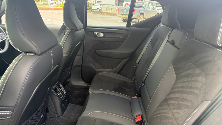 Volvo Xc40 1.5 T4 Recharge PHEV Plus Dark 5dr Auto Estate